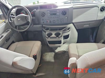 Zdjęcie 8 z 13 samochodu: 2013 FORD ECONOLINE E350 SUPER DUTY WAGON VIN:1FBSS3BL0DDA94394 - miniatura