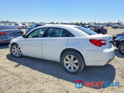 Drugie zdjęcie samochodu z przodu: 2013 CHRYSLER 200 LX VIN:1C3CCBAB3DN685995 - miniatura