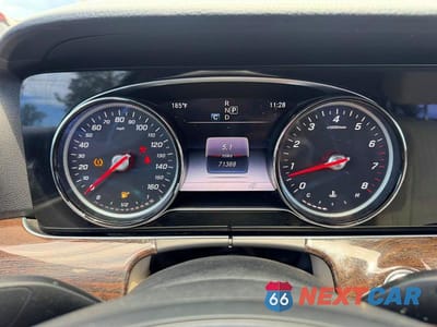 Zdjęcie 8 z 10 samochodu: 2018 MERCEDES-BENZ E 300 VIN:WDDZF4JB8JA371390 - miniatura