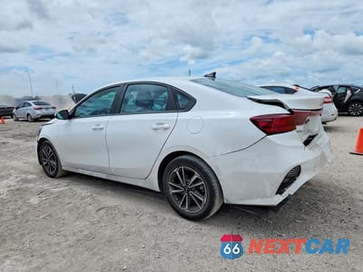 Drugie zdjęcie samochodu z przodu: 2023 KIA FORTE LXS VIN:3KPF24ADXPE693934 - miniatura