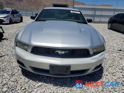 Piąte zdjęcie samochodu w środku: 2010 FORD MUSTANG VIN:1ZVBP8ANXA5176388 - miniatura