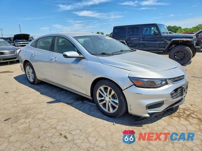 Czwarte zdjęcie samochodu z boku: 2018 CHEVROLET MALIBU LT VIN:1G1ZD5ST9JF125120 - miniatura