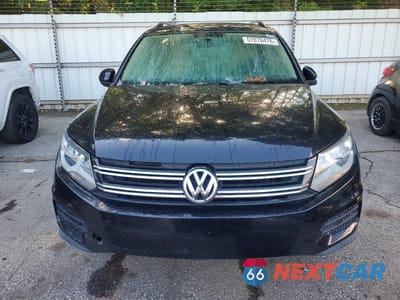 Piąte zdjęcie samochodu w środku: 2015 VOLKSWAGEN TIGUAN S VIN:WVGAV7AXXFW614663 - miniatura