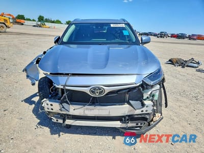 Piąte zdjęcie samochodu w środku: 2021 TOYOTA HIGHLANDER XLE VIN:5TDGZRAH7MS074175 - miniatura