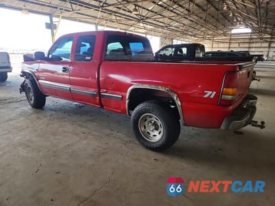 Drugie zdjęcie samochodu z przodu: 2000 CHEVROLET SILVERADO K1500 VIN:1GCEK19T2YE258473 - miniatura