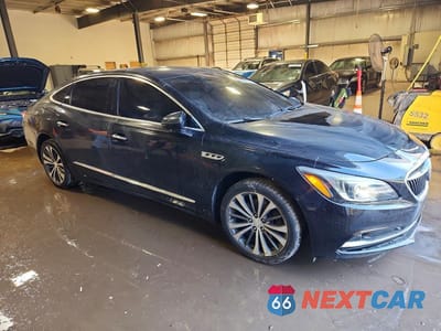 Czwarte zdjęcie samochodu z boku: 2017 BUICK LACROSSE PREFERRED VIN:1G4ZN5SS3HU165609 - miniatura