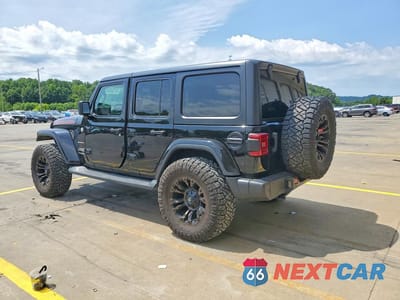 Drugie zdjęcie samochodu z przodu: 2020 JEEP WRANGLER UNLIMITED SAHARA VIN:1C4HJXEGXLW297701 - miniatura
