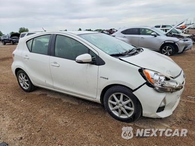 Czwarte zdjęcie samochodu z boku: 2012 TOYOTA PRIUS C THREE VIN:JTDKDTB32C1509477 - miniatura