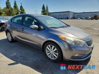 Czwarte zdjęcie samochodu z boku: 2016 KIA FORTE LX VIN:KNAFX4A6XG5443783 - miniatura