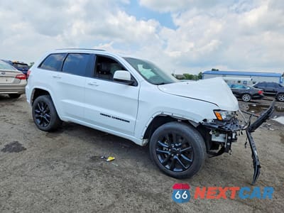Czwarte zdjęcie samochodu z boku: 2020 JEEP GRAND CHEROKEE LAREDO VIN:1C4RJFAG5LC133987 - miniatura