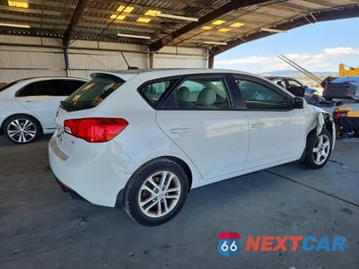 Trzecie zdjęcie samochodu z tyłu: 2012 KIA FORTE EX VIN:KNAFU5A24C5507242 - miniatura