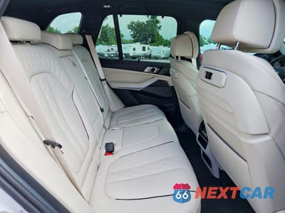 Zdjęcie 10 z 12 samochodu: 2026 BMW X5 M60I VIN:5UX33EU08T9342466 - miniatura