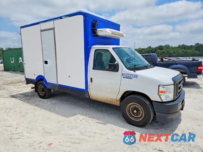 Czwarte zdjęcie samochodu z boku: 2023 FORD E350 REFRIGERATED BOX TRUCK VIN:1FDWE3FK8PDD25001 - miniatura