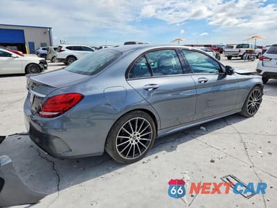Trzecie zdjęcie samochodu z tyłu: 2018 MERCEDES-BENZ C 300 VIN:55SWF4JB9JU257983 - miniatura