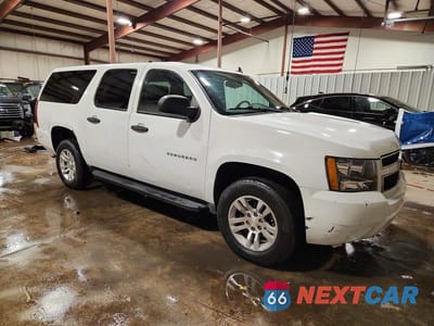 Czwarte zdjęcie samochodu z boku: 2011 CHEVROLET SUBURBAN K1500 VIN:1GNSK5E36BR260055 - miniatura