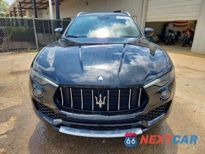 Piąte zdjęcie samochodu w środku: 2017 MASERATI LEVANTE S LUXURY VIN:ZN661YUL1HX241268 - miniatura