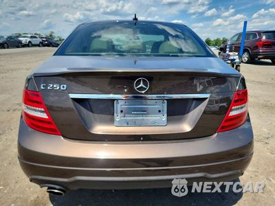 Zdjęcie 6 z 12 samochodu: 2013 MERCEDES-BENZ C 250 VIN:WDDGF4HB1DA828820 - miniatura