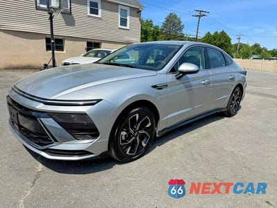 2025 HYUNDAI SONATA SEL KMHL64JAXSA454842 - główne zdjęcie licytacji z USA - miniatura