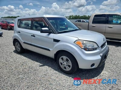 Czwarte zdjęcie samochodu z boku: 2011 KIA SOUL BASE VIN:KNDJT2A19B7721166 - miniatura