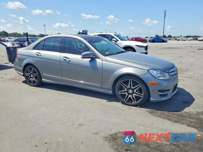 Czwarte zdjęcie samochodu z boku: 2013 MERCEDES-BENZ C 250 VIN:WDDGF4HB6DR296384 - miniatura
