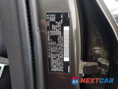 Zdjęcie 14 z 14 samochodu: 2018 VOLVO XC60 T5 VIN:LYV102RK0JB082658 - miniatura