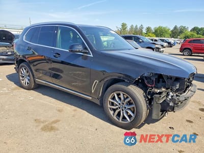 Czwarte zdjęcie samochodu z boku: 2021 BMW X5 XDRIVE40I VIN:5UXCR6C07M9E32511 - miniatura