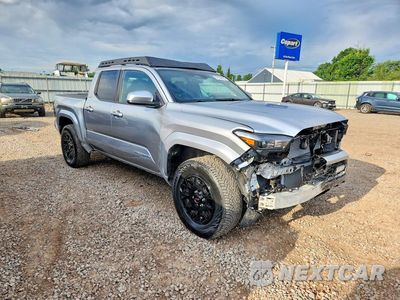 Czwarte zdjęcie samochodu z boku: 2025 TOYOTA TACOMA SR5 VIN:3TMLB5JN7SM149987 - miniatura