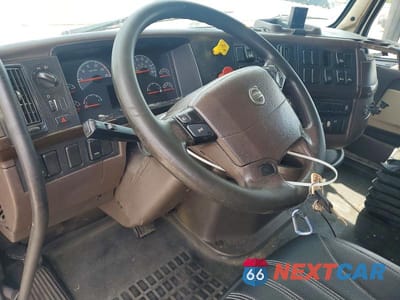 Zdjęcie 9 z 10 samochodu: 2017 VOLVO VNL SEMI TRUCK VIN:4V4NC9EH0HN954895 - miniatura