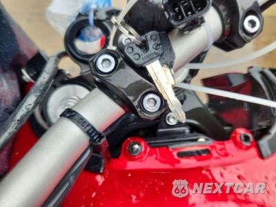 Zdjęcie 8 z 9 samochodu: 2017 YAMAHA FZ09 VIN:JYARN53E6HA002060 - miniatura