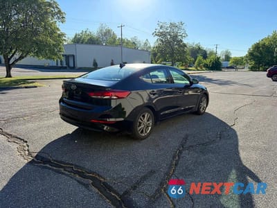Czwarte zdjęcie samochodu z boku: 2018 HYUNDAI ELANTRA SEL VIN:5NPD84LF7JH286306 - miniatura