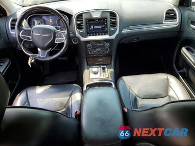 Zdjęcie 8 z 12 samochodu: 2019 CHRYSLER 300 LIMITED VIN:2C3CCAEG4KH612107 - miniatura