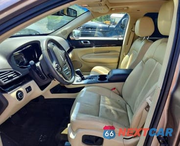 Zdjęcie 7 z 12 samochodu: 2019 LINCOLN MKT VIN:2LMHJ5AT5KBL00995 - miniatura