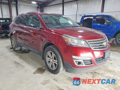 Czwarte zdjęcie samochodu z boku: 2015 CHEVROLET TRAVERSE LT VIN:1GNKVGKD2FJ371058 - miniatura