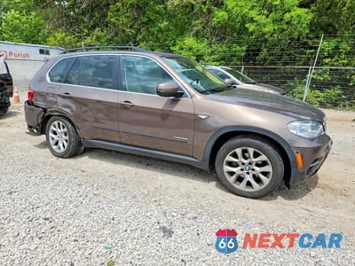 Czwarte zdjęcie samochodu z boku: 2013 BMW X5 XDRIVE35I VIN:5UXZV4C57D0E04475 - miniatura