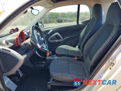 Zdjęcie 7 z 13 samochodu: 2013 SMART FORTWO VIN:WMEEJ3BA5DK683402 - miniatura