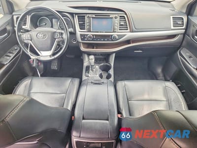 Zdjęcie 8 z 14 samochodu: 2017 TOYOTA HIGHLANDER XLE VIN:5TDKZRFH0HS514228 - miniatura