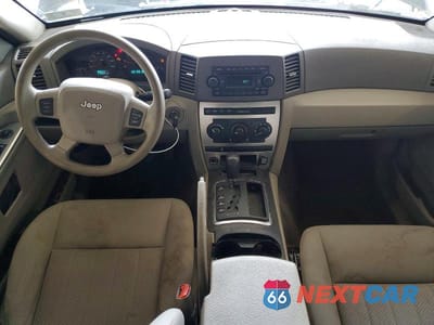 Zdjęcie 8 z 13 samochodu: 2005 JEEP GRAND CHEROKEE LAREDO VIN:1J4GR48K95C538035 - miniatura