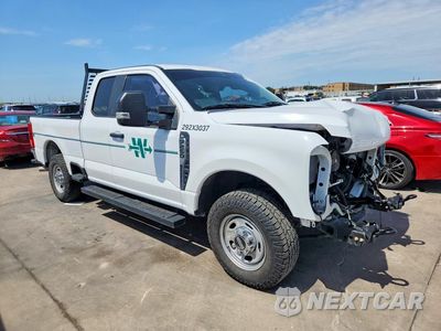 Czwarte zdjęcie samochodu z boku: 2023 FORD F250 SUPER DUTY VIN:1FT7X2AA5PEC73896 - miniatura