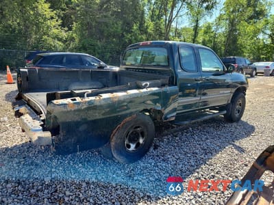 Trzecie zdjęcie samochodu z tyłu: 2001 TOYOTA TUNDRA ACCESS CAB SR5 VIN:5TBRN34151S184100 - miniatura