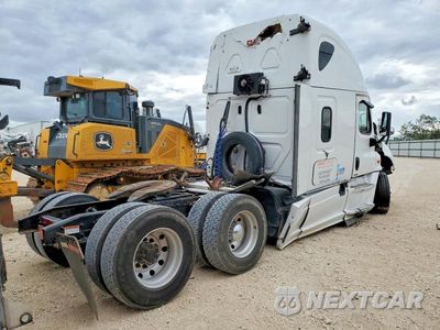 Czwarte zdjęcie samochodu z boku: 2019 FREIGHTLINER CASCADIA 125 SEMI TRUCK VIN:3AKJGLDR0KDKL4068 - miniatura