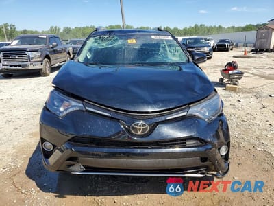 Piąte zdjęcie samochodu w środku: 2018 TOYOTA RAV4 XLE VIN:2T3RFREV0JW804732 - miniatura