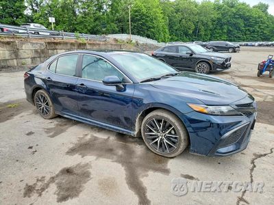 Czwarte zdjęcie samochodu z boku: 2021 TOYOTA CAMRY SE VIN:4T1G11AK2MU486242 - miniatura