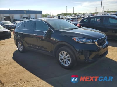 Czwarte zdjęcie samochodu z boku: 2019 KIA SORENTO LX VIN:5XYPGDA31KG547110 - miniatura