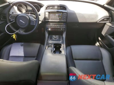Zdjęcie 8 z 12 samochodu: 2018 JAGUAR XE VIN:SAJAR4FX7JCP38885 - miniatura