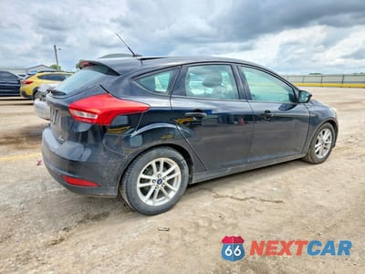 Trzecie zdjęcie samochodu z tyłu: 2016 FORD FOCUS SE VIN:1FADP3K2XGL253418 - miniatura