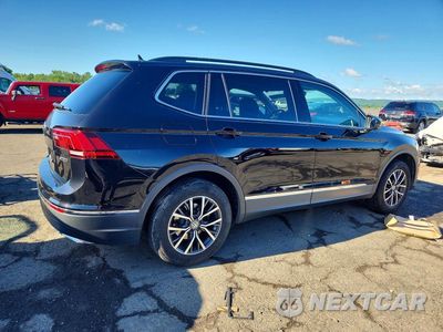 Trzecie zdjęcie samochodu z tyłu: 2020 VOLKSWAGEN TIGUAN SE VIN:3VV2B7AX7LM181799 - miniatura