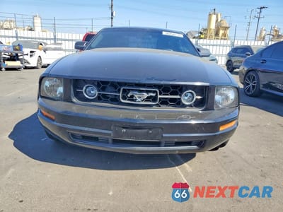 Piąte zdjęcie samochodu w środku: 2007 FORD MUSTANG VIN:1ZVFT80N275357900 - miniatura