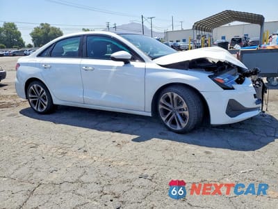 Czwarte zdjęcie samochodu z boku: 2026 AUDI A3 PREMIUM VIN:WAUGUDGY9TA052275 - miniatura