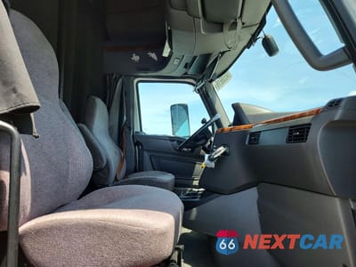 Piąte zdjęcie samochodu w środku: 2019 INTERNATIONAL LT625 SEMI TRUCK VIN:3HSDZTZR2KN649519 - miniatura