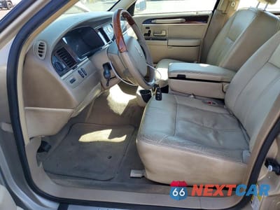 Zdjęcie 7 z 12 samochodu: 2010 LINCOLN TOWN CAR SIGNATURE LIMITED VIN:2LNBL8CV6AX623823 - miniatura